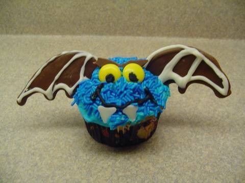 Decorate vampire bat cupcakes for Halloween