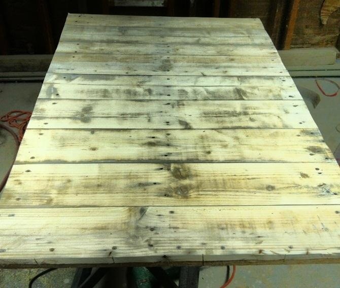 How to Make a Super Cheap Coffee-Stained Wood Pallet Coffee Table