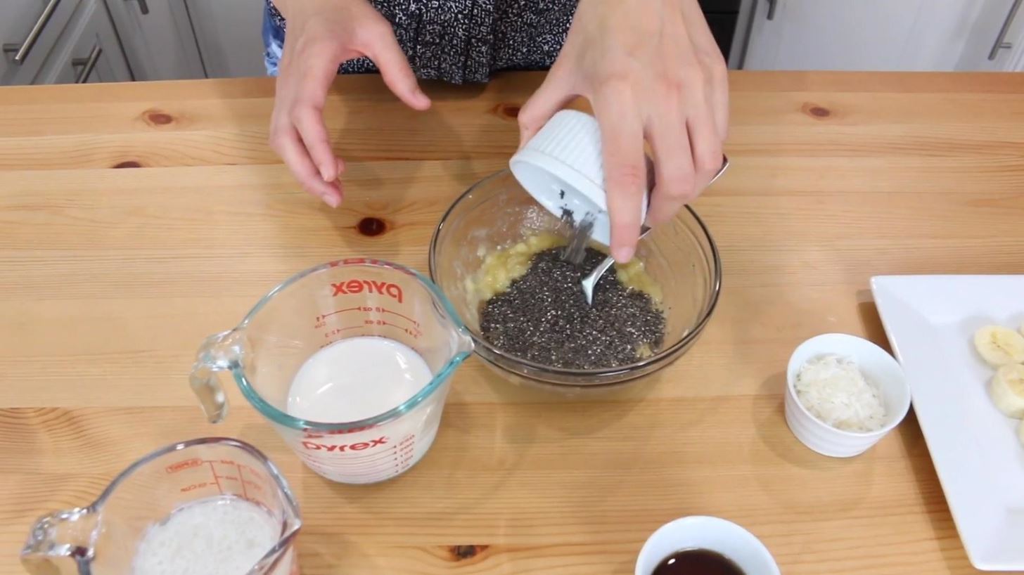 How to Make Banana Cream Chia Seed Pudding (Healthy)
