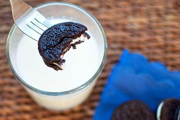 How to Dunk an Oreo Cookie in Milk Without Getting Your Fingers Messy