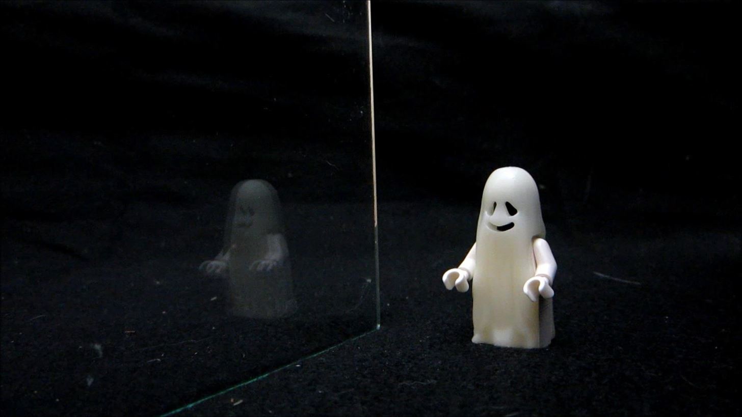 How to Add Creepy Apparitions to Your Halloween Photos Using the Pepper's Ghost Illusion