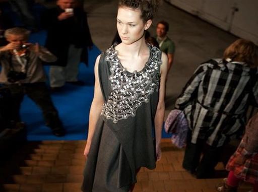 LED Dress Detects Pollution