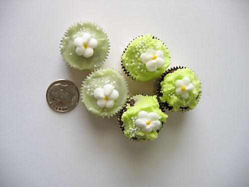 HowTo: Make Itty Bitty Cupcakes