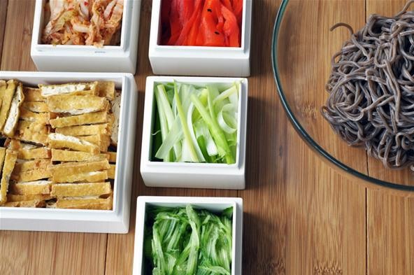 How to Make a Cold Japanese Soba Noodle Salad